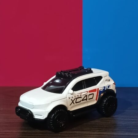 WhatsApp Image 2025-10-07 at 13.37.25 VOLVO XC40 – HOT WHEELS